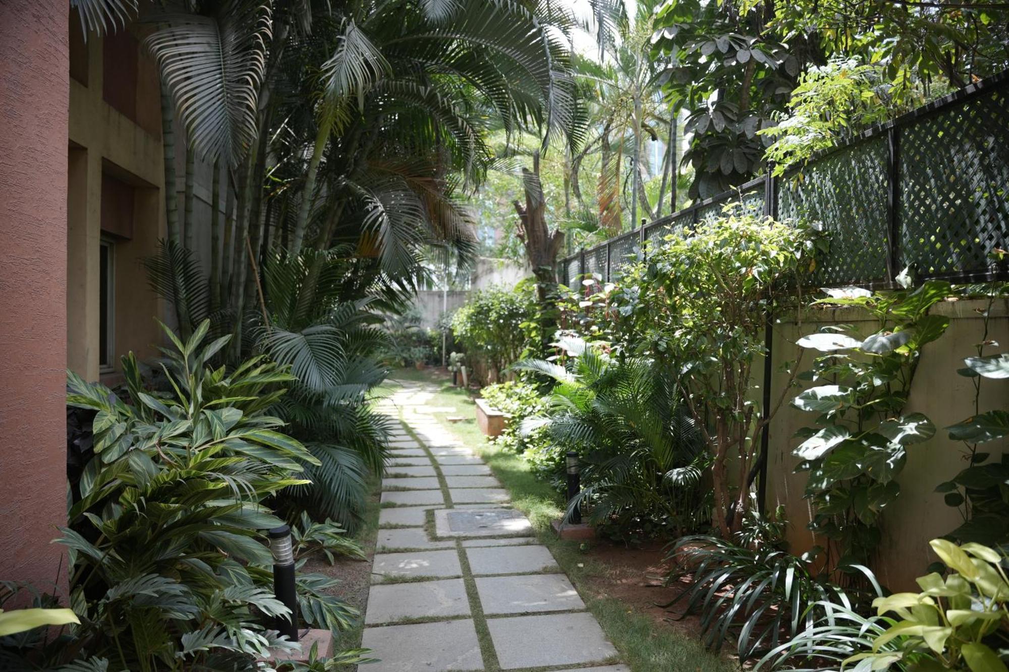 Hotel Nagarjuna Suites Бангалор Экстерьер фото